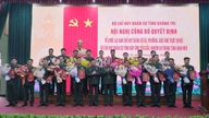 استان کوانگ تری احکام انتصاب ۷۸ فرمانده فرماندهی نظامی کمون، بخش و منطقه ویژه را صادر کرد.