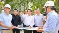 Líderes da cidade de Ho Chi Minh inspecionam o andamento da reforma de 9 terrenos baldios para a criação de parques e jardins floridos para o Ano Novo Lunar.