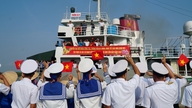 Tetin (vietnamilaisen kiinalaisen uudenvuoden) tuominen Con Daon erityisalueen ja DK1-offshore-lautan sotilaille ja siviileille.