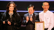 Hong Nhung und Thanh Lam erhielten den Golden Sol Award des vietnamesischen Musikerverbandes, während Soobin zur herausragenden Sängerin gekürt wurde.