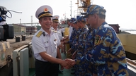At bringe tidlige Tet-gaver til Truong Sa Special Economic Zone.