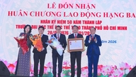 Ho Chi Minh City University of Physical Education and Sports fejrer sit 50-års jubilæum og modtager tredjeklasses arbejdsmedalje.