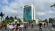 ベンチェー蜂起66周年を記念する自転車レースには、165人のサイクリストが参加した。