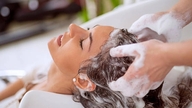 Un'azienda ha dovuto ritirare dal mercato 77 tipi di prodotti cosmetici.