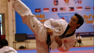 Le champion du monde Nguyen Dinh Toan et une décennie consacrée à l'essor du taekwondo vietnamien.
