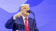 Presidentti Trump ylisti sopimusta, joka antaa Yhdysvalloille "täyden pääsyn" Grönlantiin.