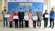 Le Centre de recherche pour les initiatives de développement communautaire (RIC) a alloué plus de 1,3 milliard de VND aux habitants des communes de Lao Chai et Vi Xuyen.
