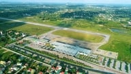 Progetto di ampliamento della pista dell'aeroporto di Vinh: la provincia di Nghe An concentra gli sforzi sulla bonifica dei terreni per completare i lavori entro il 2026.