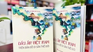 Scoprite la bellezza e la ricchezza del patrimonio culturale del Vietnam attraverso le pagine di un libro.