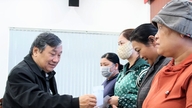 50 gift packages were distributed to underprivileged women and children in Hai Chau ward.