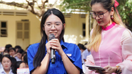 Inseguros sobre sus futuros campos de estudio, los estudiantes de Khanh Hoa plantean preguntas que abarcan desde la energía nuclear hasta el derecho económico.