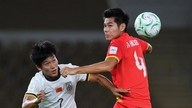 Hieu Minh er blevet udskrevet fra hospitalet og overvejer, hvornår han skal opereres.