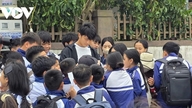 골키퍼 까오 반 빈은 고향인 응에안으로 돌아왔고, 응에안 사람들은 그를 영웅처럼 환영했다.
