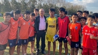 Puheenjohtaja Duc antaa valtavia palkintoja Vietnamin U23-joukkueelle, ja hänen rakkautensa jalkapalloon on edelleen vahva.