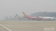Un épais brouillard à l'aéroport de Noi Bai a empêché de nombreux vols de décoller ou d'atterrir.