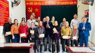 Hai Phong: Presenting gifts to beneficiaries of social policies and meritorious individuals on the occasion of the Lunar New Year of the Horse (Bính Ngọ).