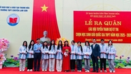 منح رئيس المقاطعة شهادات تقدير لـ 86 طالبًا متميزًا و 24 معلمًا من مدرسة في ثانه هوا.