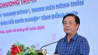 Viceformand for Nationalforsamlingen, Le Minh Hoan, holder en dialog med unge på landet i Dong Thap-provinsen.