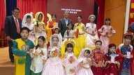 Το εαρινό Ao Dai (παραδοσιακή βιετναμέζικη ενδυμασία) άφησε το στίγμα του στο Συνέδριο του 2025 για την υποστήριξη των θυμάτων του Πορτοκαλί Παράγοντα.
