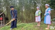 Fløjtens lyd varsler forår i Hmong-landsbyen.