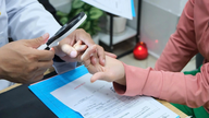 Eksperter deler tips til at kontrollere atopisk dermatitis om vinteren.