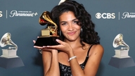 Le style caméléon d'Olivia Dean : Meilleure nouvelle artiste aux Grammy Awards 2026.
