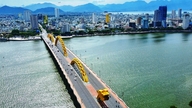 Da Nang: Dragon Bridge continuously sprays water and fire for 10 nights throughout the Lunar New Year (Year of the Horse).
