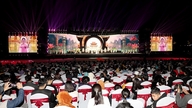 Programa artístico especial "Saudando o Amanhecer": A crença e o consenso do Comitê do Partido, do governo e do povo de Ninh Binh em relação às decisões do 14º Congresso do Partido.