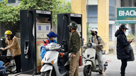 Harga runcit petrol diramalkan akan terus meningkat esok.