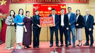 BMK Invest Joint Stock Company donerede 2 milliarder VND til støtte for Tet-programmet (månenytår) for de fattige i Bac Ninh-provinsen.