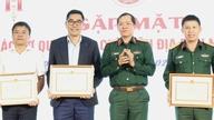 Pejabat perwakilan akhbar Tuoi Tre di Da Nang menerima pujian daripada Pesuruhjaya Politik Wilayah Tentera 5.