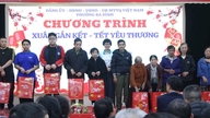 Ba Dinh Ward uddelte 515 Tet-gaver ved programmet "Spring Connection, Tet of Love".