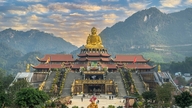 Het waarborgen van fatsoen en veiligheid bij religieuze activiteiten tijdens het Chinees Nieuwjaar.