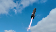 SpaceX planuje wysłać bezzałogowy statek kosmiczny Starship na Księżyc w 2027 roku.