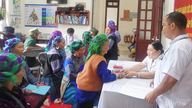 Para "pembawa obor" di Pos Kesehatan Cao Son
