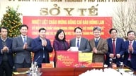 รัฐมนตรีว่าการกระทรวงสาธารณสุข ดาว หงหลาน เยี่ยมเยียน พบปะพูดคุย และอวยพรปีใหม่แก่บุคลากรทางการแพทย์ในเมืองไฮฟอง