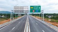 De snelweg Quang Ngai - Hoai Nhon is operationeel en klaar om reizigers te verwelkomen die voor Tet (het Chinese Nieuwjaar) naar huis terugkeren.