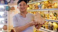 Gjenoppretter den over 500 år gamle Thanh Ha-keramikkglasurtradisjonen.