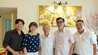 Ho Chi Minh Cityn musiikkiyhdistys vierailee ja toivottaa uudenvuoden tervehdyksensä kokeneille muusikoille.
