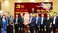 គណៈកម្មាធិការសាមគ្គីភាពកាតូលិកទីក្រុងដាណាំង អញ្ជើញទៅសួរសុខទុក្ខ និងជូនពរឆ្នាំថ្មីដល់គណៈកម្មាធិការបក្សទីក្រុង។