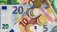 10 Şubat 2026 tarihli Vietcombank döviz kurları: Euro ve İngiliz Sterlini 100 VND'den fazla değer kazandı, ABD Doları ise 26.075 VND'ye geriledi.