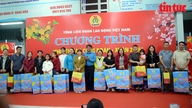 Næsten 3.000 arbejdere fra Ho Chi Minh City vender tilbage til deres hjembyer med 'fagforeningstoget'.