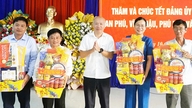 Il compagno Vo Nguyen Nam ha esteso gli auguri di Capodanno ai comitati di partito dei comuni di An Phu, Vinh Hau, Phu Huu e Nhon Hoi.