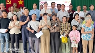 160 dárkových balíčků „Teplo jara“ doručeno do obcí Phu Vinh a Phu Hoa.