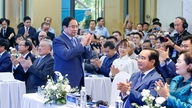 Perdana Menteri mendesak dunia usaha untuk "mengatasi tantangan dan menemukan peluang yang ada."