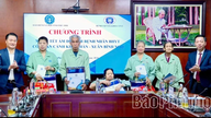 สำนักงานประกันสังคมประจำจังหวัดได้มอบของขวัญตรุษจีนจำนวน 60 ชุด ให้แก่ผู้ป่วยที่อยู่ในสถานการณ์ยากลำบาก