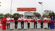 Comuna Chợ Mới inaugurează podul Út Khả.