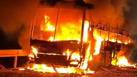 Dak Lak: Passagerbus bryder i brand på National Highway 1.