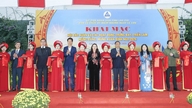 Lao Cai: Kevään sanomalehtifestivaalin avajaiset ja näyttelyt, jotka juhlistavat juhlia ja kevätjuhlaa.