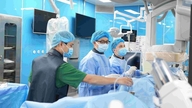 A Dao ethnic minority woman suffering from severe postpartum hemorrhage was successfully treated using modern embolization techniques.
